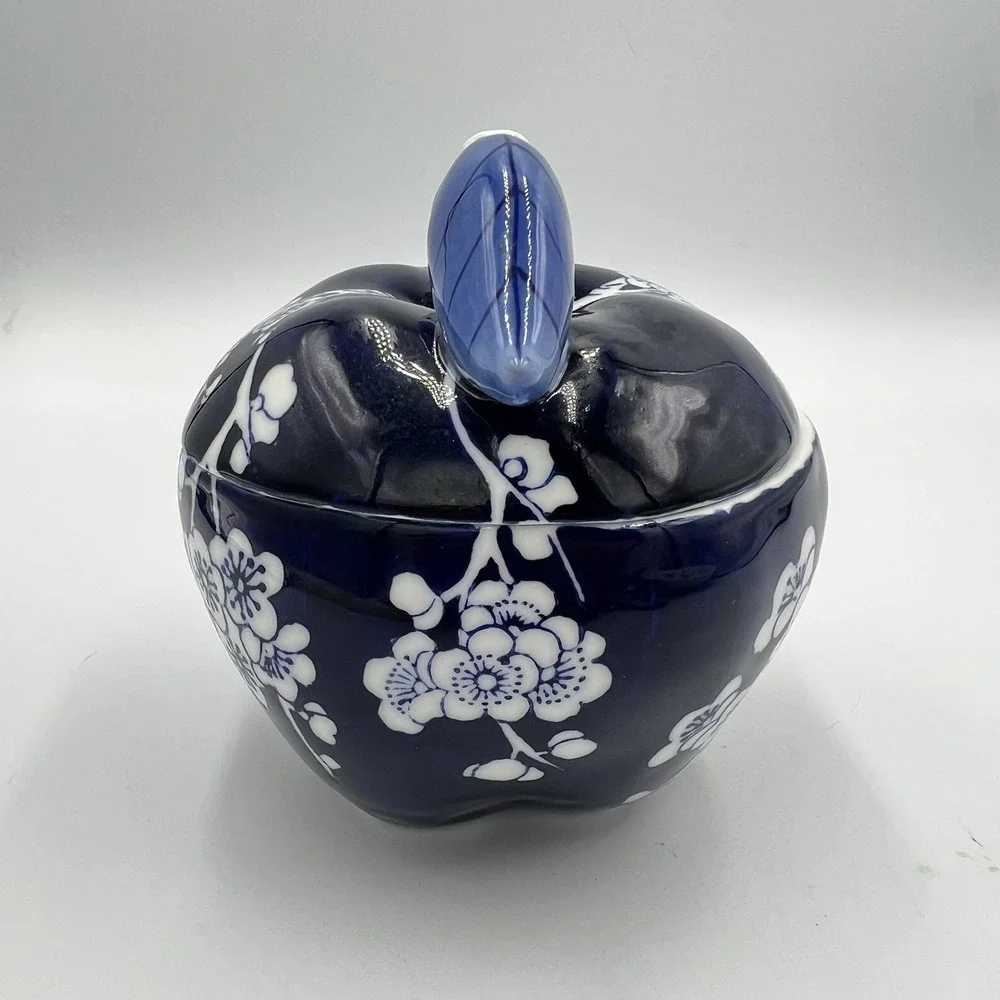 Gump's San‎ Francisco Blue White Porcelain Apple Jar Lid Prunus Cherry Blossom
